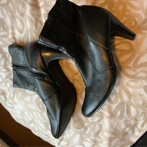 Source Unknown Black Heeled Boots